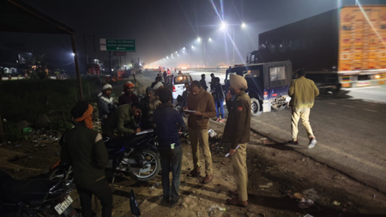 नोएडा में शराब पीने वालों के खिलाफ पुलिस का सख्त अभियान