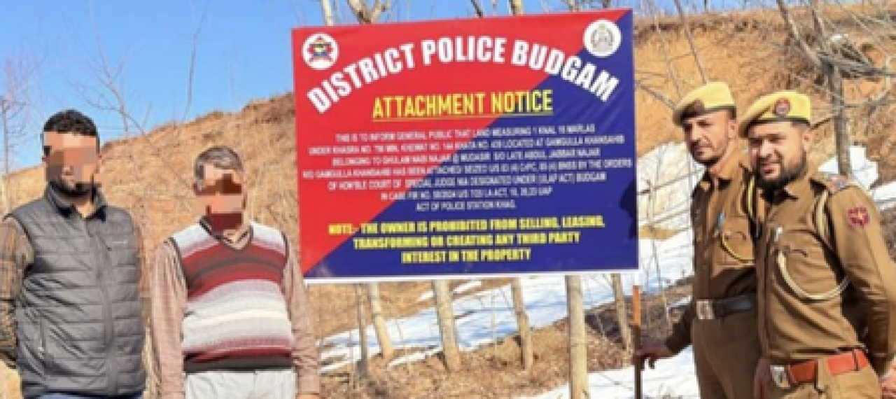 बडगाम पुलिस ने आतंकी नेटवर्क की संपत्ति की अटैचमेंट की कार्रवाई