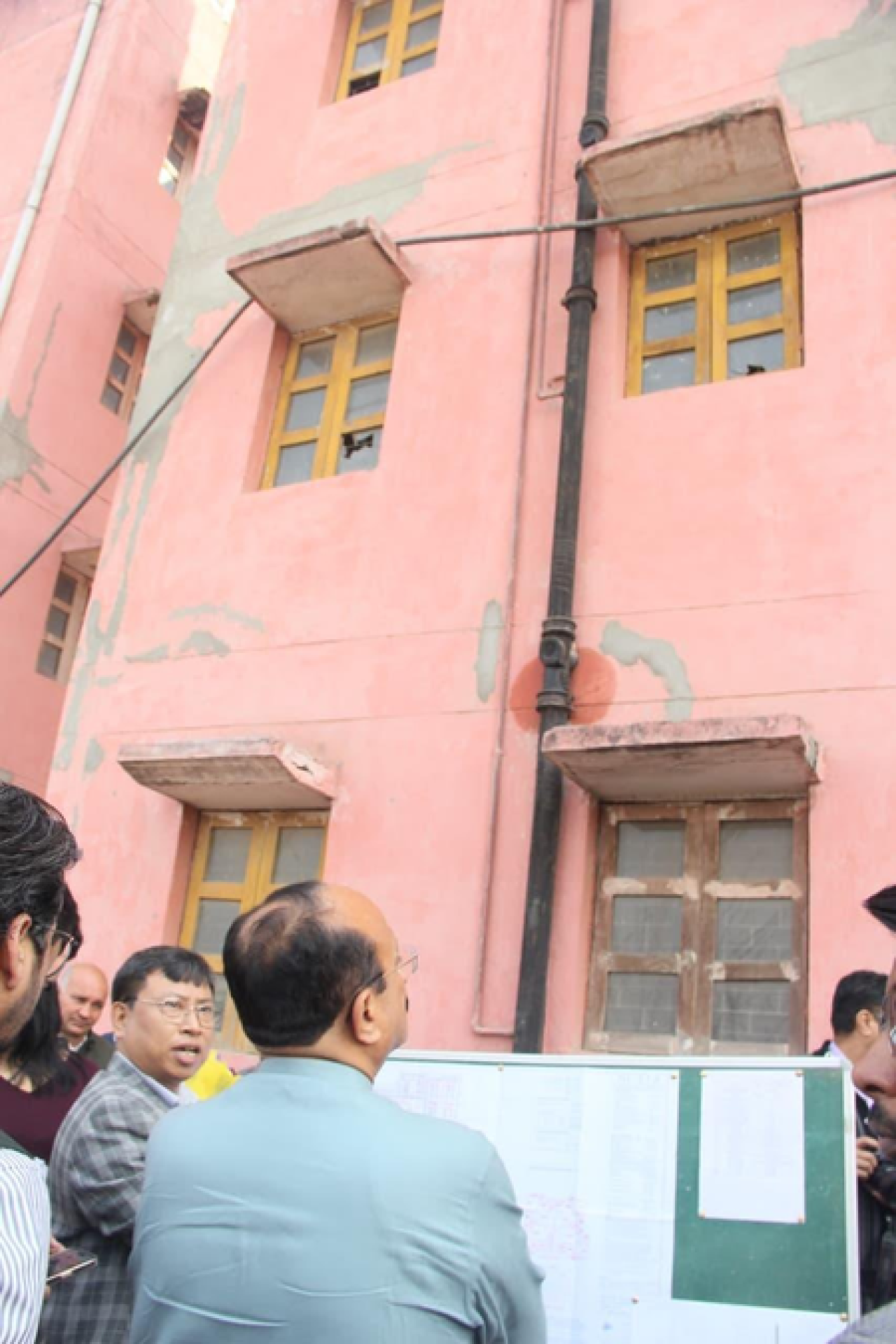 भलस्वा विजय चौक में मकानों का निरीक्षण, मंत्री ने दिए निर्माण के आदेश