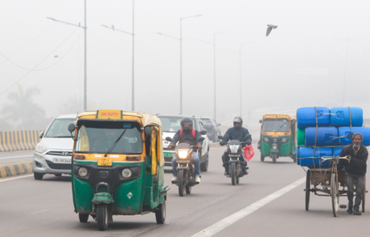 मौसम में बदलाव, बर्फबारी का असर मैदानी इलाकों पर