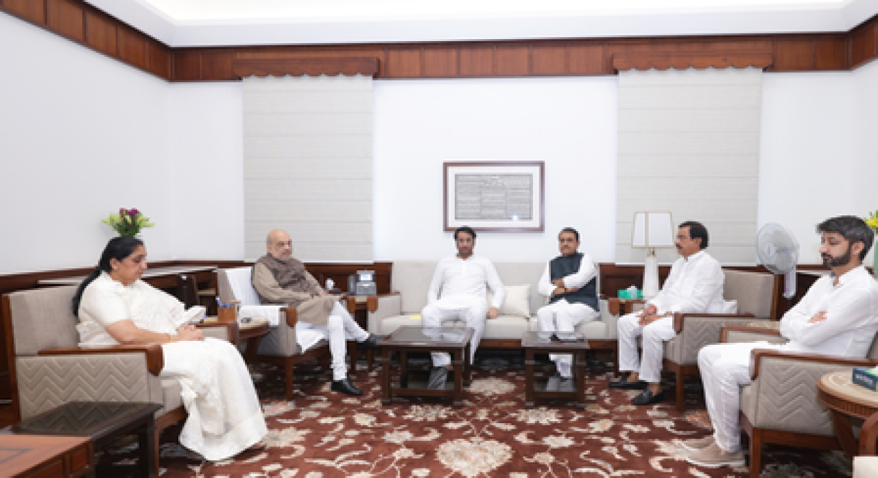 सुनेत्रा पवार की प्रधानमंत्री मोदी और अमित शाह से मुलाकात