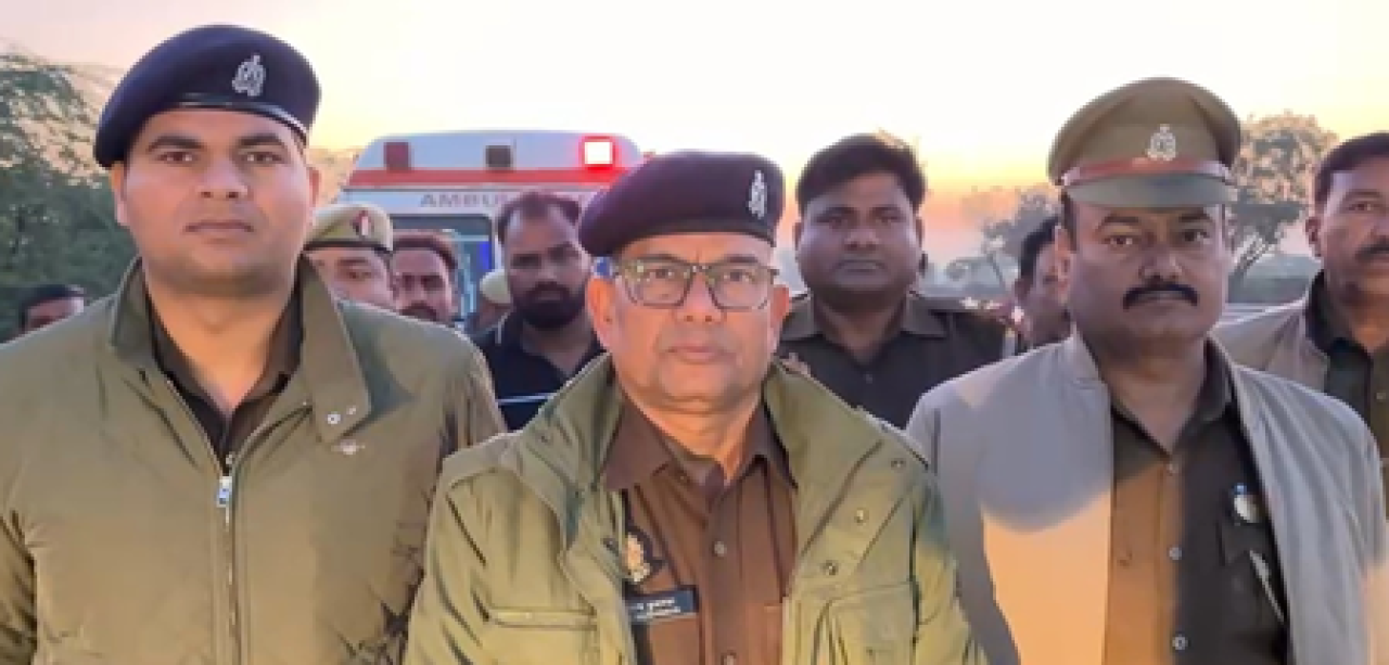 उत्तर प्रदेश में सड़क हादसा: 6 की मौत, कई घायल उत्तर प्रदेश में सड़क हादसा: 6 की मौत, कई घायल