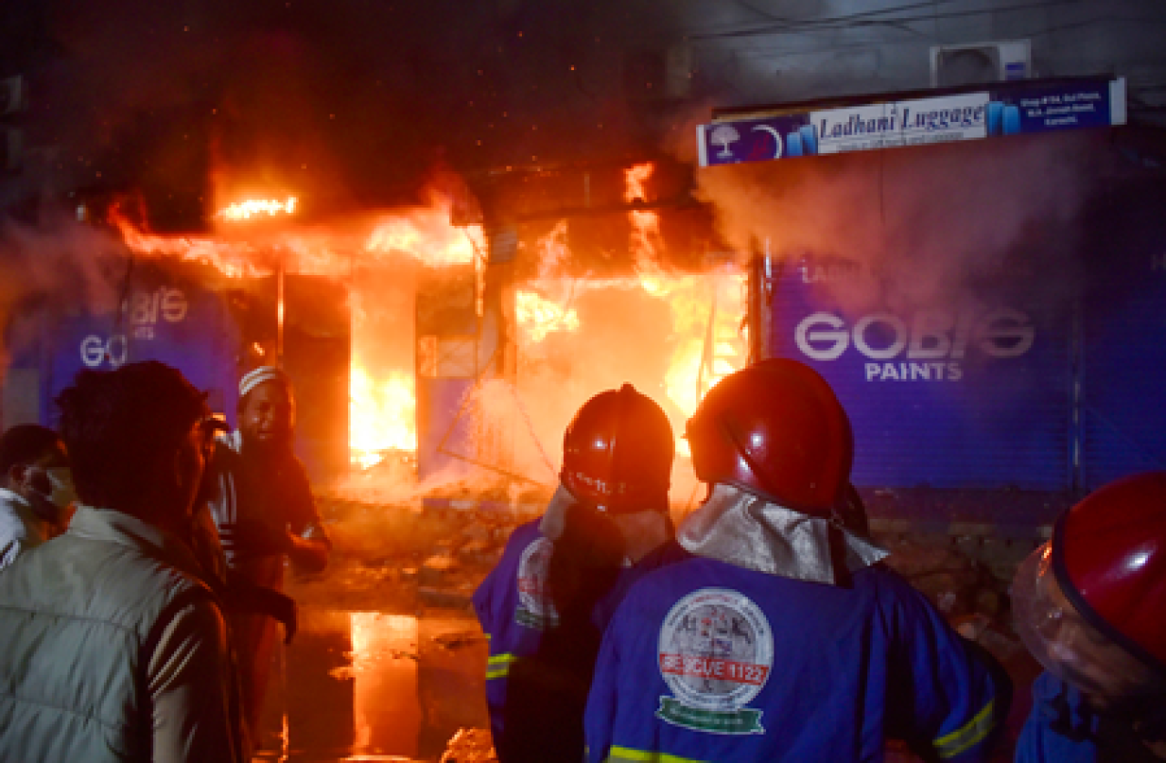 कराची के गुल प्लाजा में फिर आग, दो महीने पहले हुई थी बड़ी त्रासदी