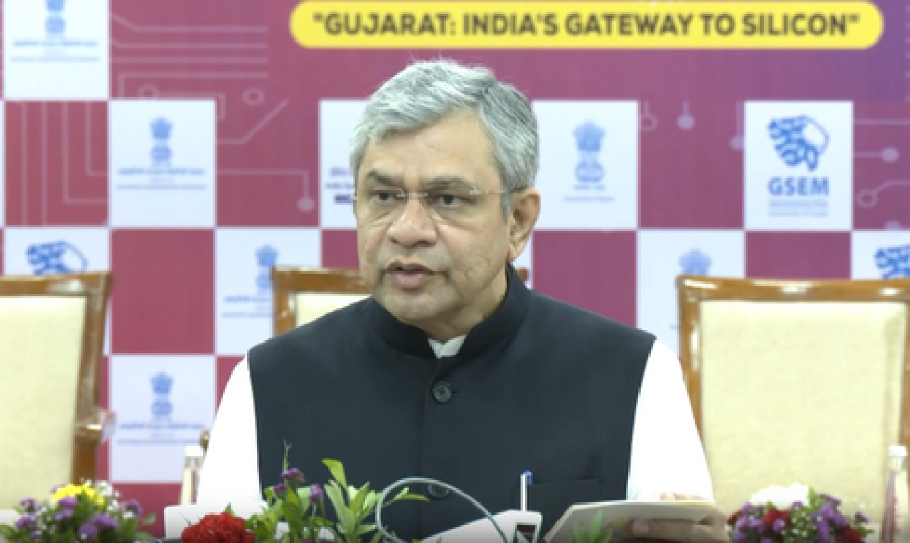 गुजरात का सेमीकंडक्टर और रेलवे में योगदान: केंद्रीय मंत्री की जानकारी गुजरात का सेमीकंडक्टर और रेलवे में योगदान: केंद्रीय मंत्री की जानकारी
