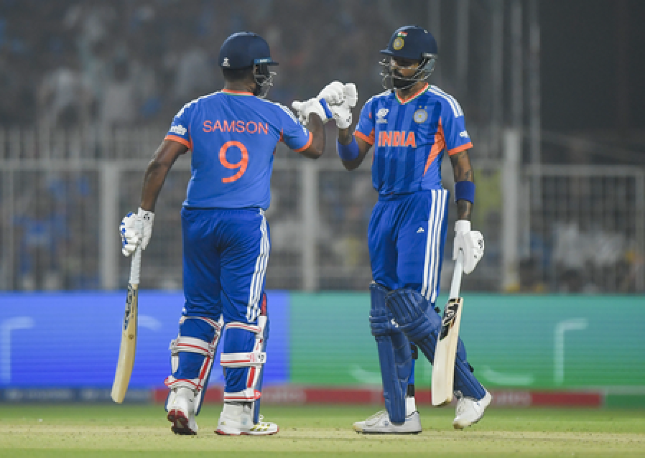 टीम इंडिया के सेमीफाइनल में पहुंचने पर देशभर में जश्न टीम इंडिया के सेमीफाइनल में पहुंचने पर देशभर में जश्न