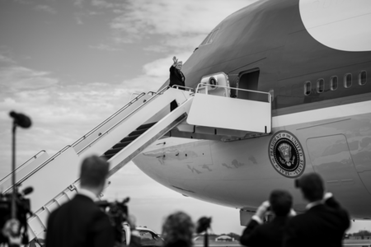 ट्रंप का दावा: ईरान की नौसेना और वायु रक्षा प्रणाली नष्ट