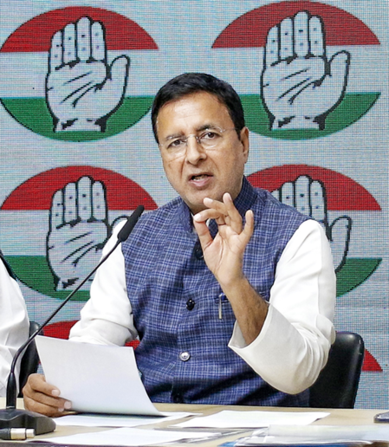 पश्चिम एशिया संघर्ष पर चर्चा के लिए सुरेजवाला ने दिया स्थगन प्रस्ताव