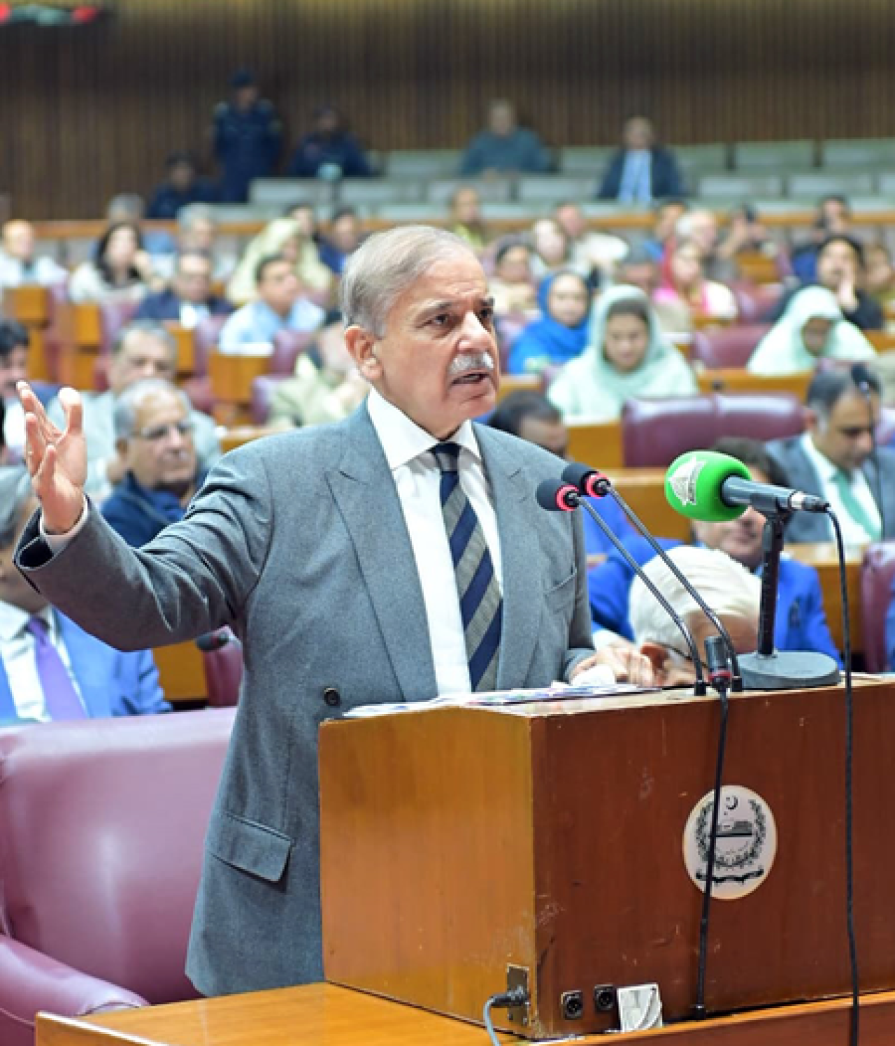 पाकिस्तान ने ऊर्जा संकट के चलते कठोर कदम उठाए