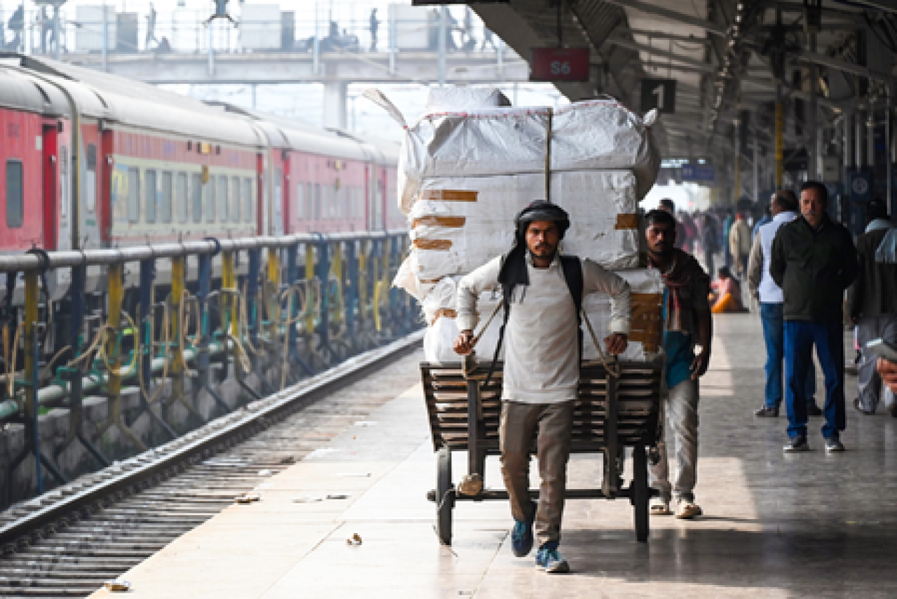 भोपाल में होली पर रेल यात्रियों के लिए विशेष इंतजाम भोपाल में होली पर रेल यात्रियों के लिए विशेष इंतजाम