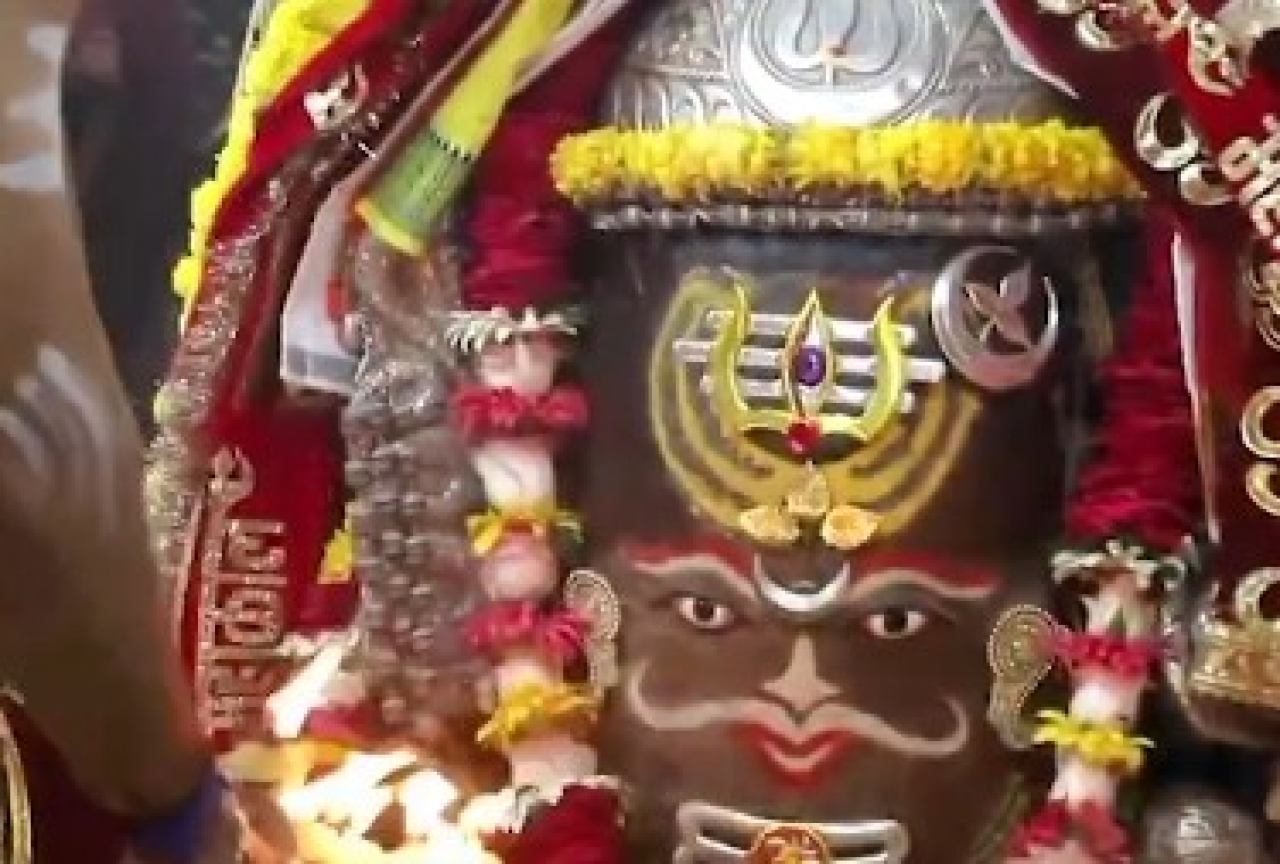 महाकाल का दिव्य श्रृंगार, भक्तों की उमड़ी भीड़