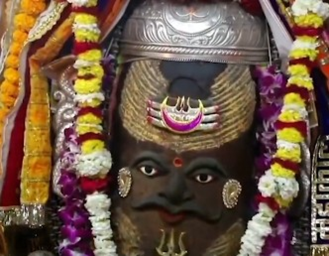 महाकाल दरबार में भक्तों की भारी भीड़, भस्म आरती का दिव्य दर्शन महाकाल दरबार में भक्तों की भारी भीड़, भस्म आरती का दिव्य दर्शन